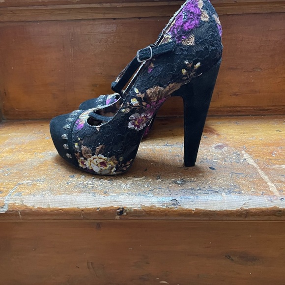Betsey Johnson Morticia Heels - Picture 4 of 5